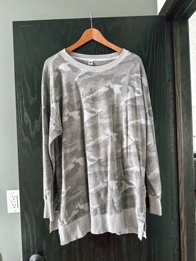 Old Navy Gray Crewneck Neck Sweater